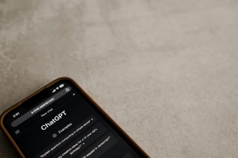 Grammarly vs ChatGPT vs Claude 2026: cuál elegir para escribir y editar mejor